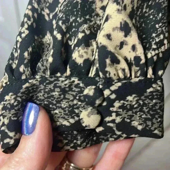 Vince Camuto Lace Yoke Snake Charm Long Sleeve Top Size Medium Rich Black - Picture 7 of 12